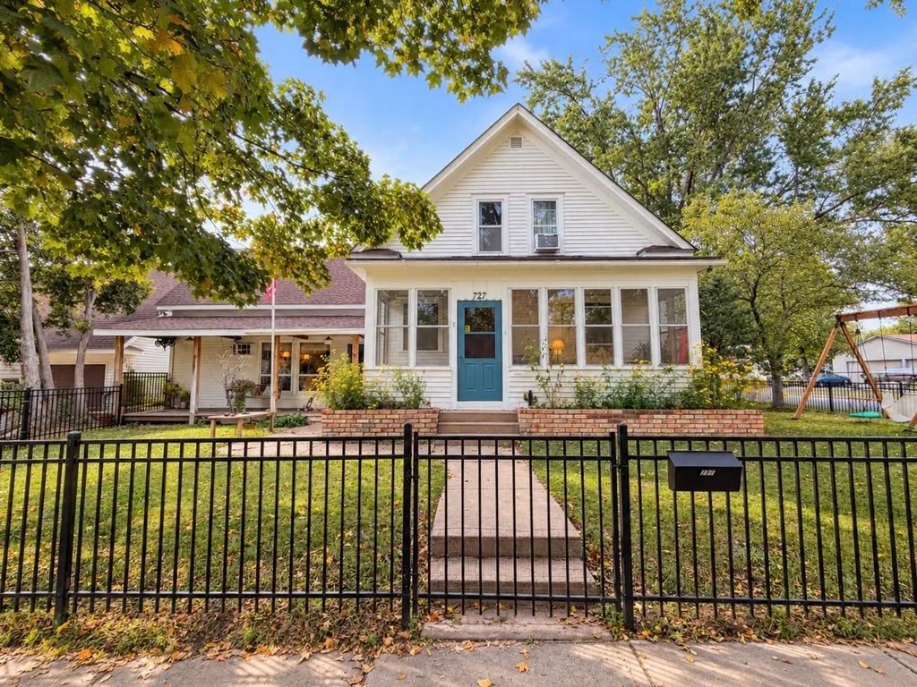 727 Oak Street, Hudson