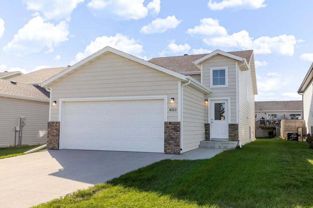4513 17th Street S, Moorhead
