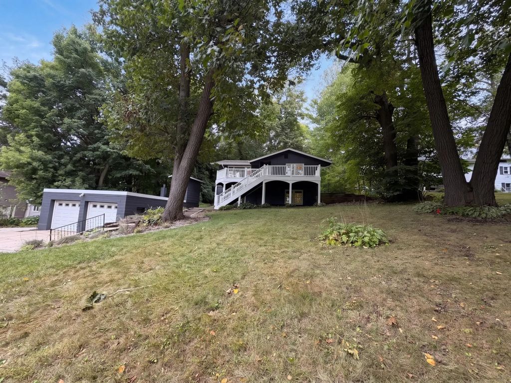 6710 Hopi Road, Chanhassen