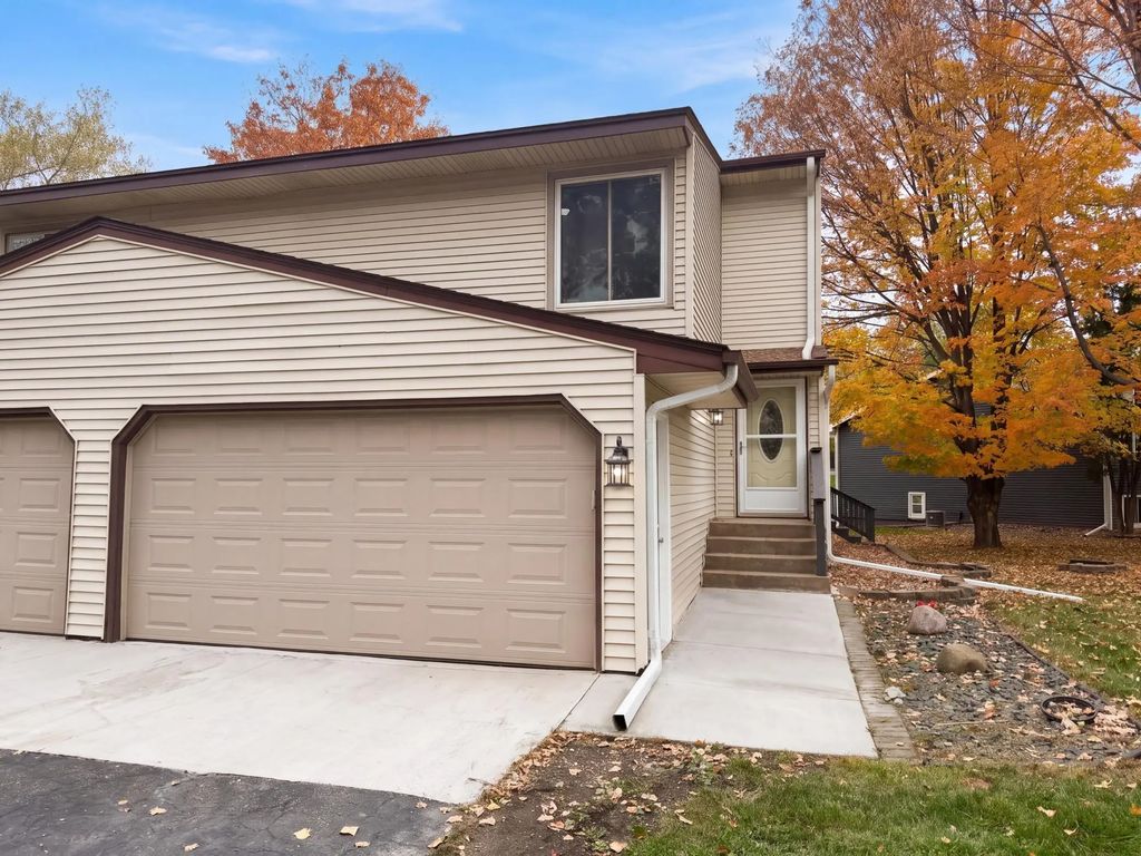 15393 Trillium Circle, Eden Prairie