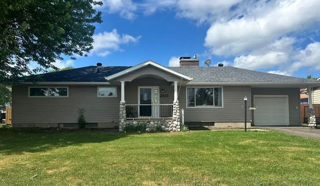 203 Wyandotte Road, Hoyt Lakes