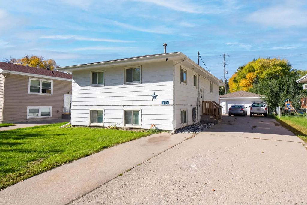 1309 16 1/2 Street S, Fargo