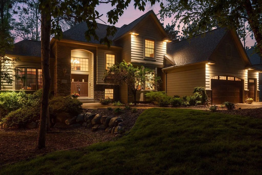9001 Springwood Drive, Woodbury