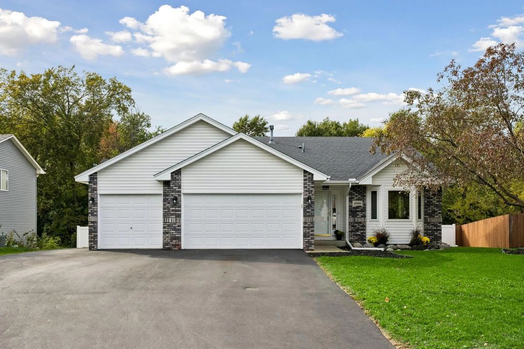8986 Waconia Street Ne, Blaine