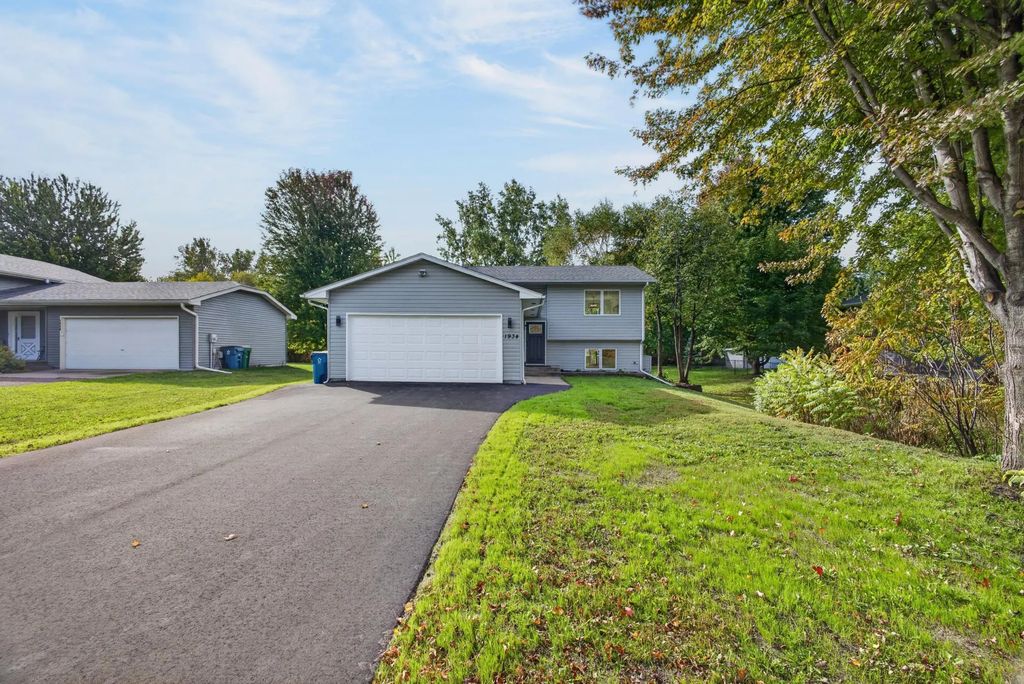 1934 72nd Street, Centerville