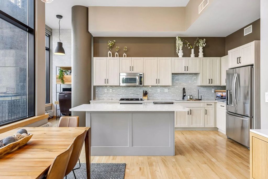 215 10th Avenue S 102, Minneapolis