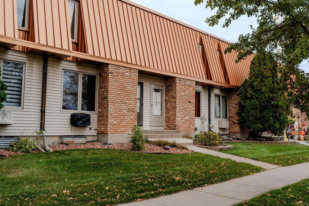 308 13th Avenue E, West Fargo