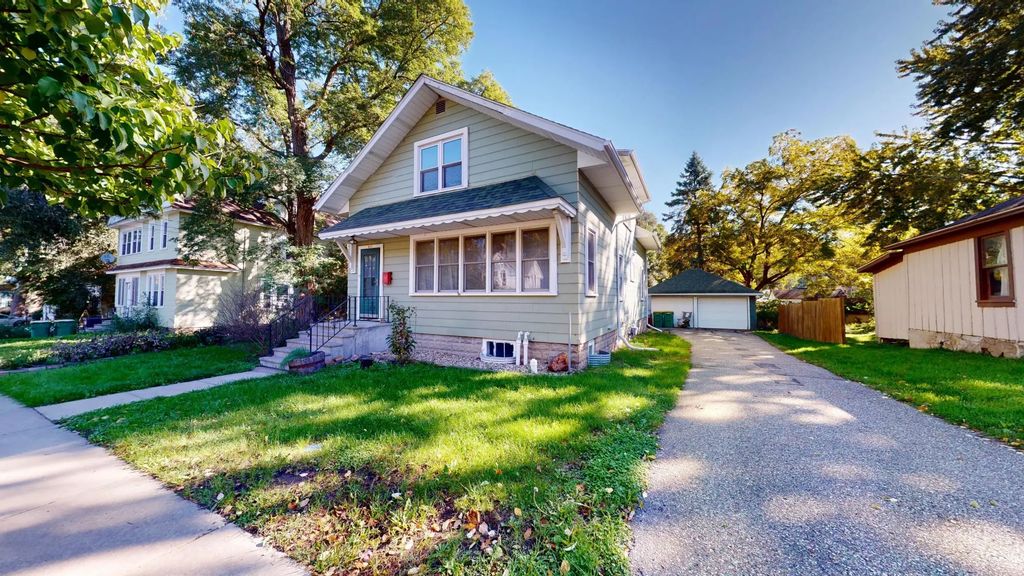 815 Frank Avenue, Albert Lea