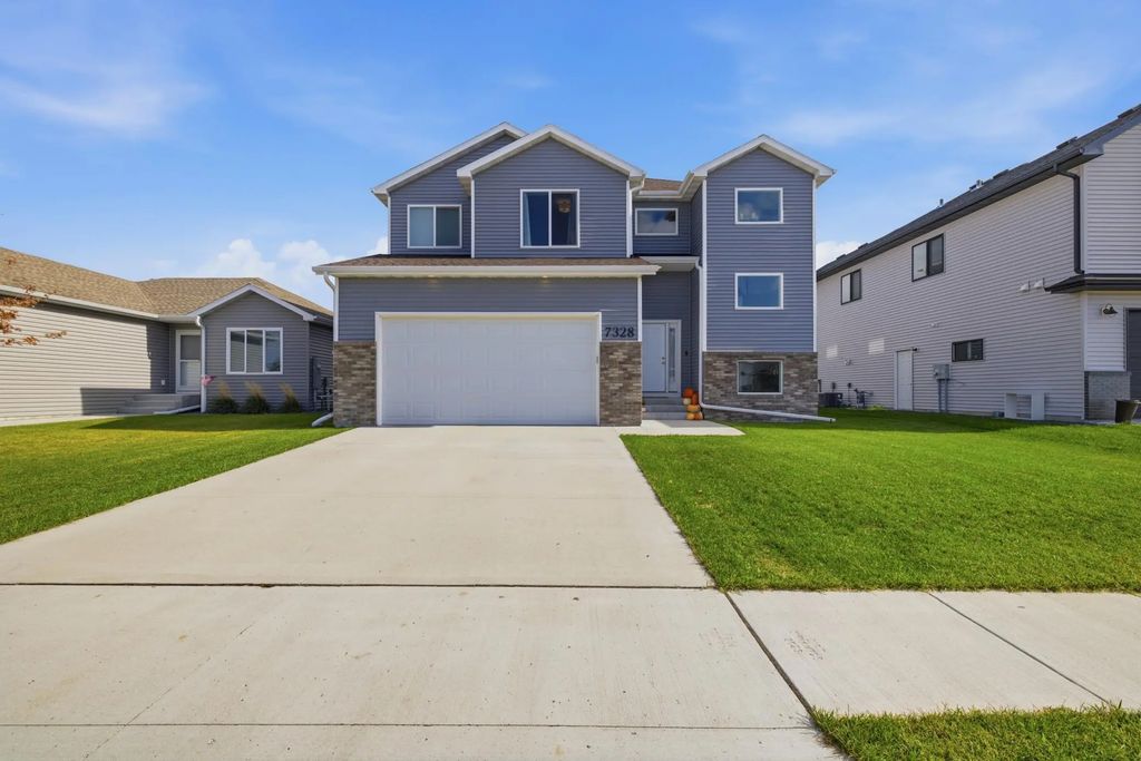 7328 Aquiline Drive S, Fargo