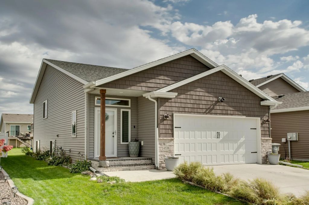 4538 17th Street S, Moorhead