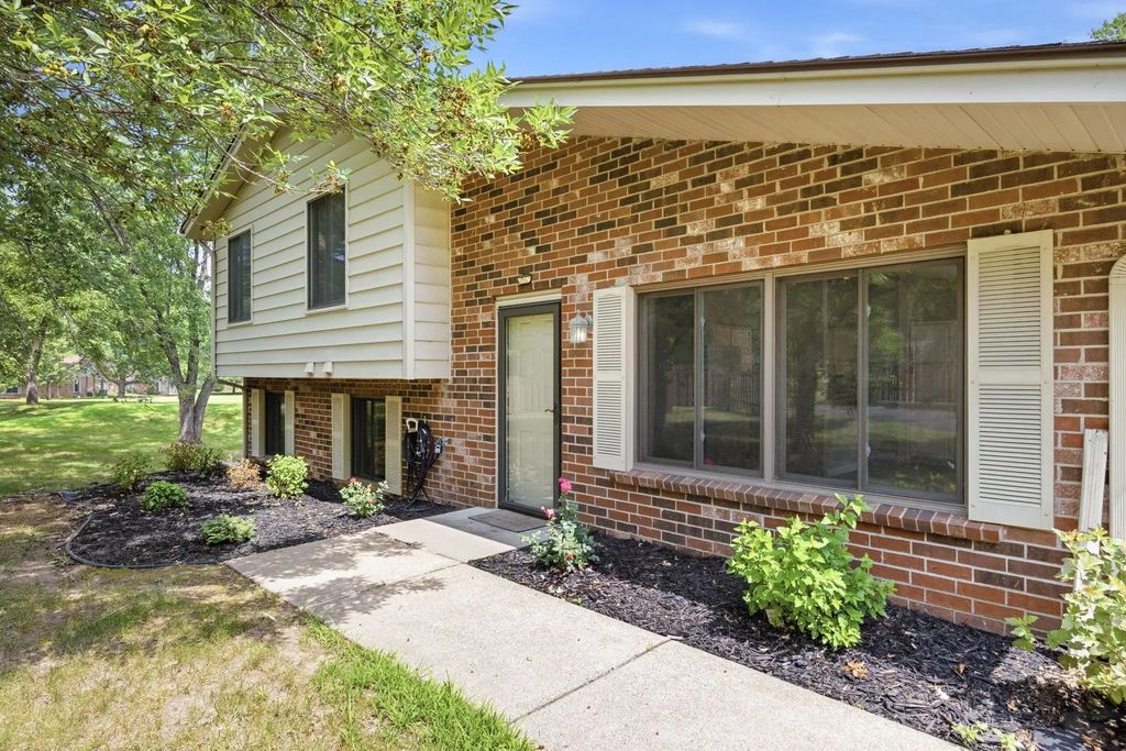 9712 Cimarron Circle, Minnetonka