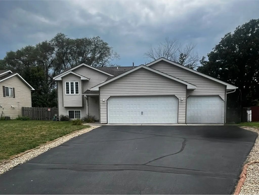 18618 Queen Street Nw, Elk River