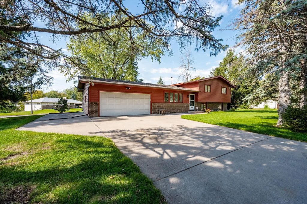 7901 Douglas Drive N, Brooklyn Park