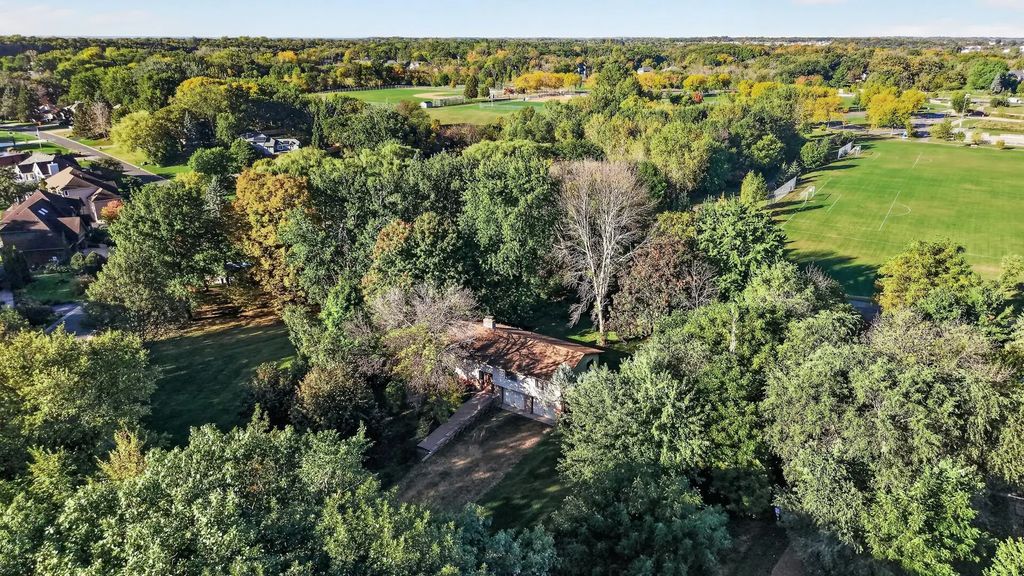 9270 Kiowa Trail, Chanhassen