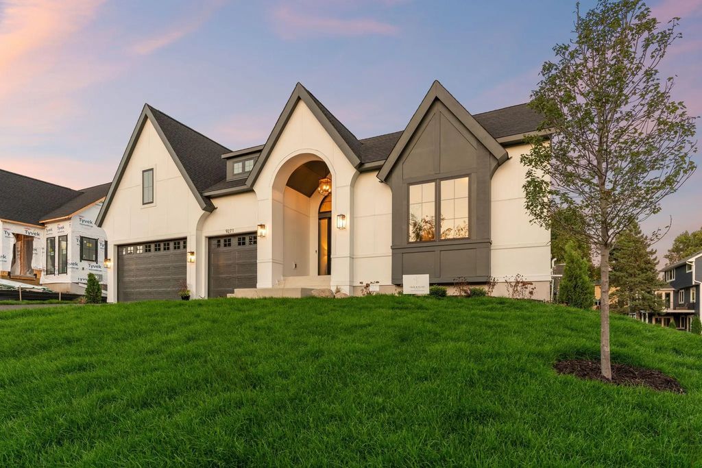 9270 Kiowa Trail, Chanhassen