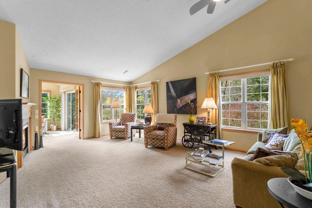 308 Arrowhead Drive, Lino Lakes