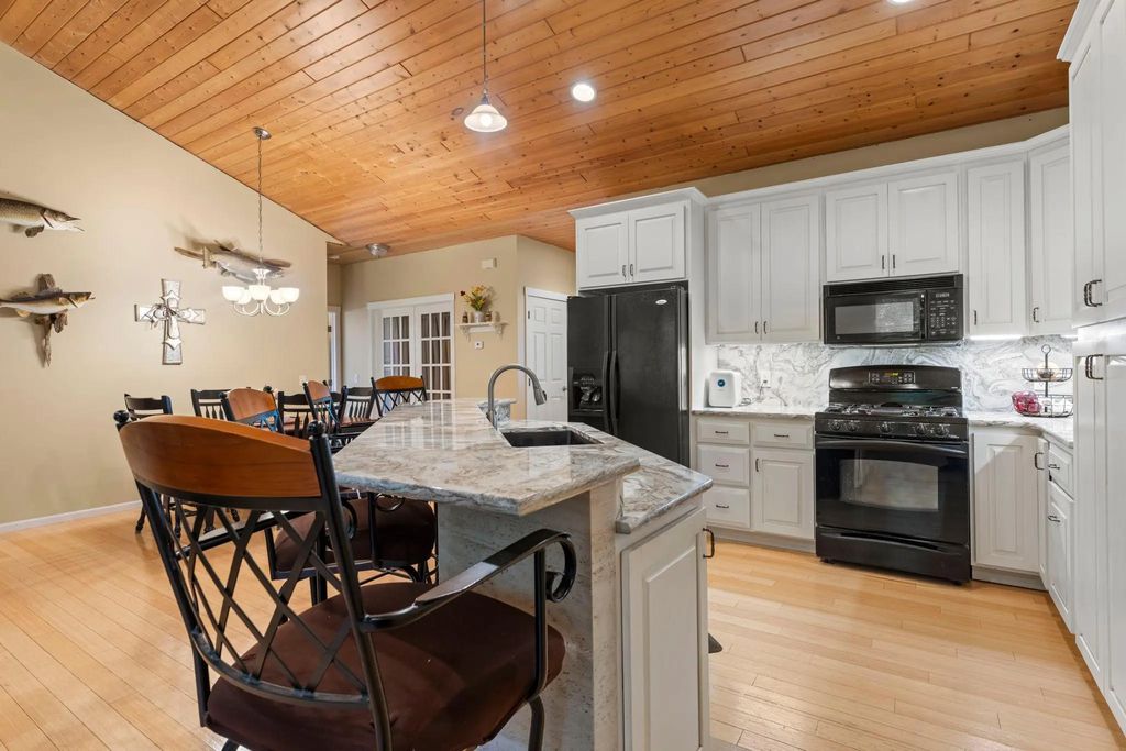 449 Roosevelt Drive, Dresser