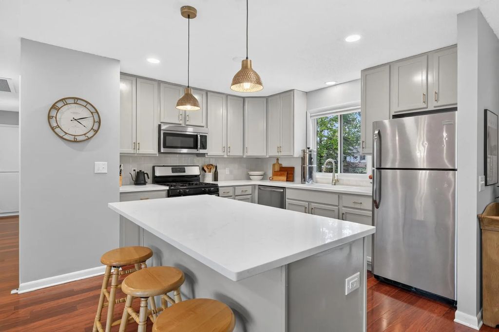 14759 Easter Avenue, Apple Valley