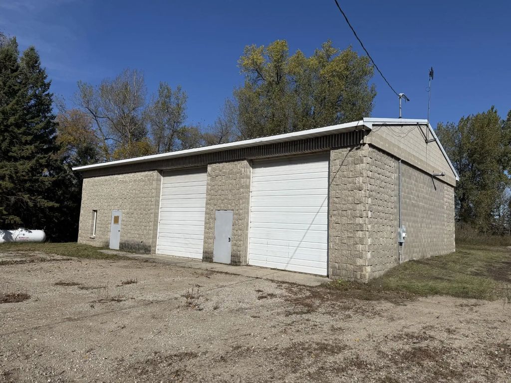 18202 County Highway 33, Paynesville