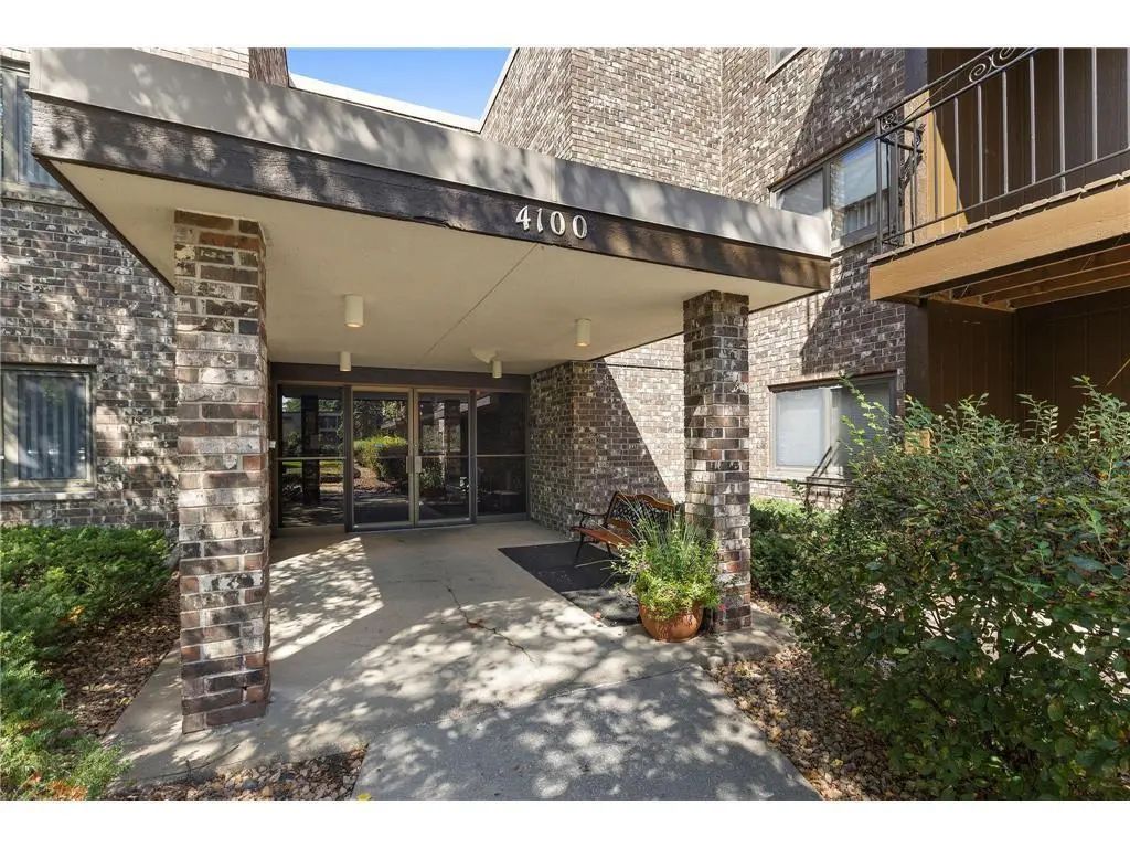 4100 Parklawn Avenue 318, Edina