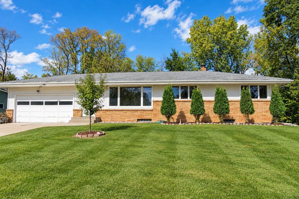 1595 Sandhurst Avenue E, Maplewood