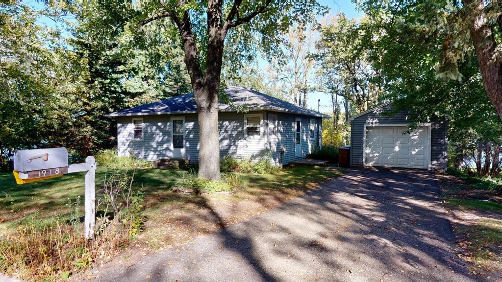 1918 Wilby Road, Albert Lea