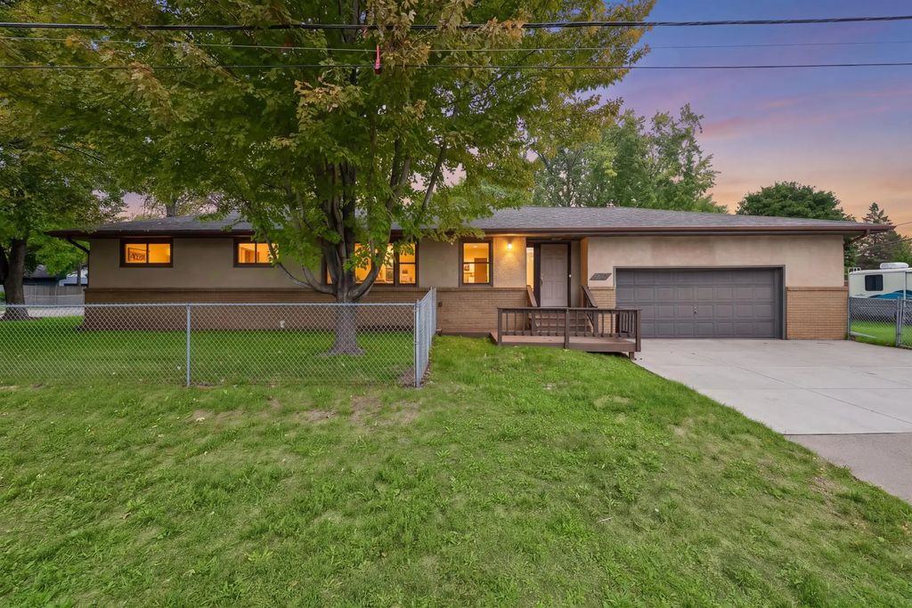 2267 Mohawk Road E, North Saint Paul