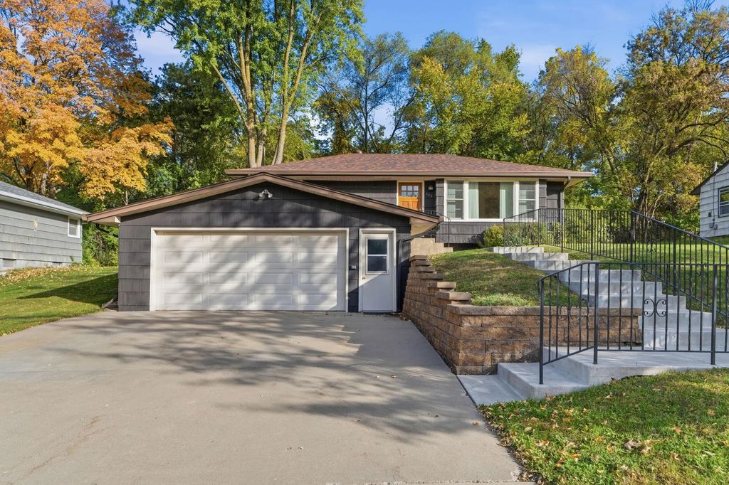 443 Eldridge Avenue W, Roseville