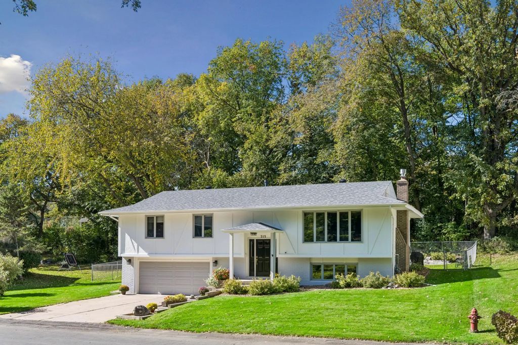 315 Heather Lane, Long Lake