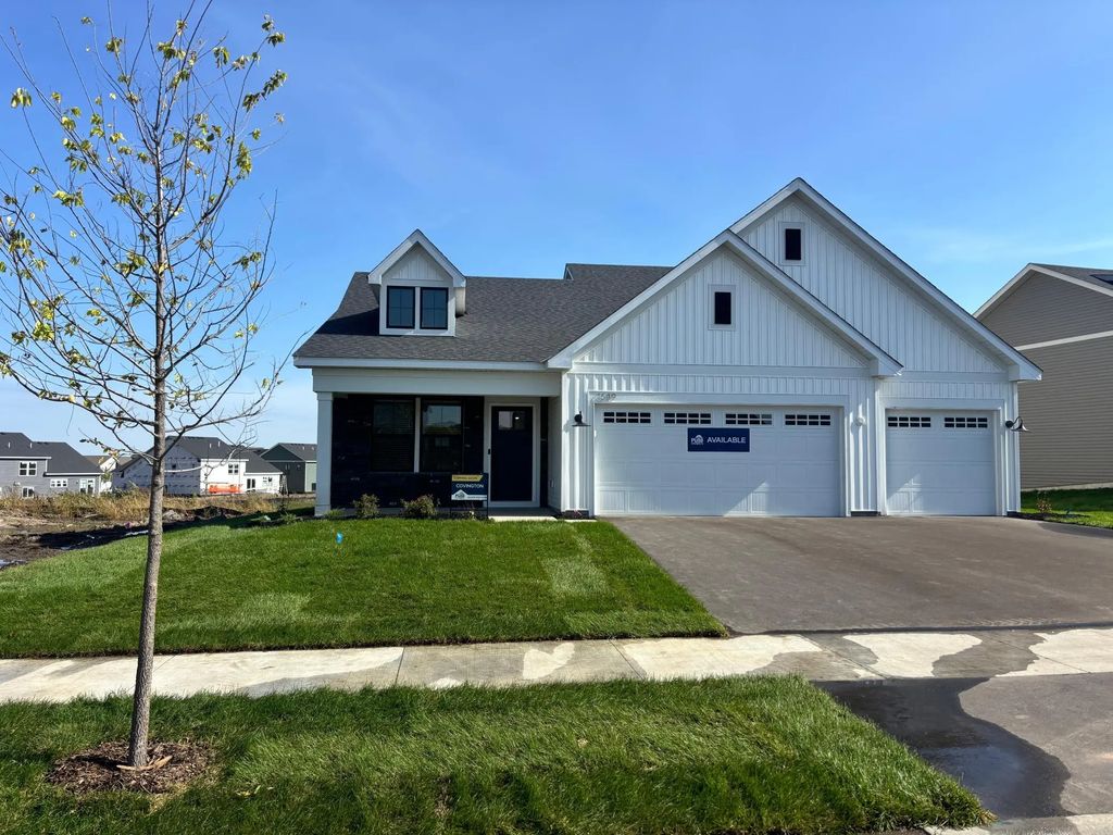 1649 Lund Way, Shakopee
