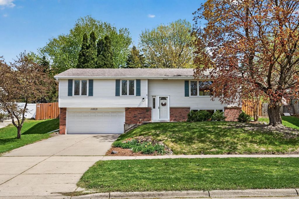 11213 River Hills Drive, Burnsville