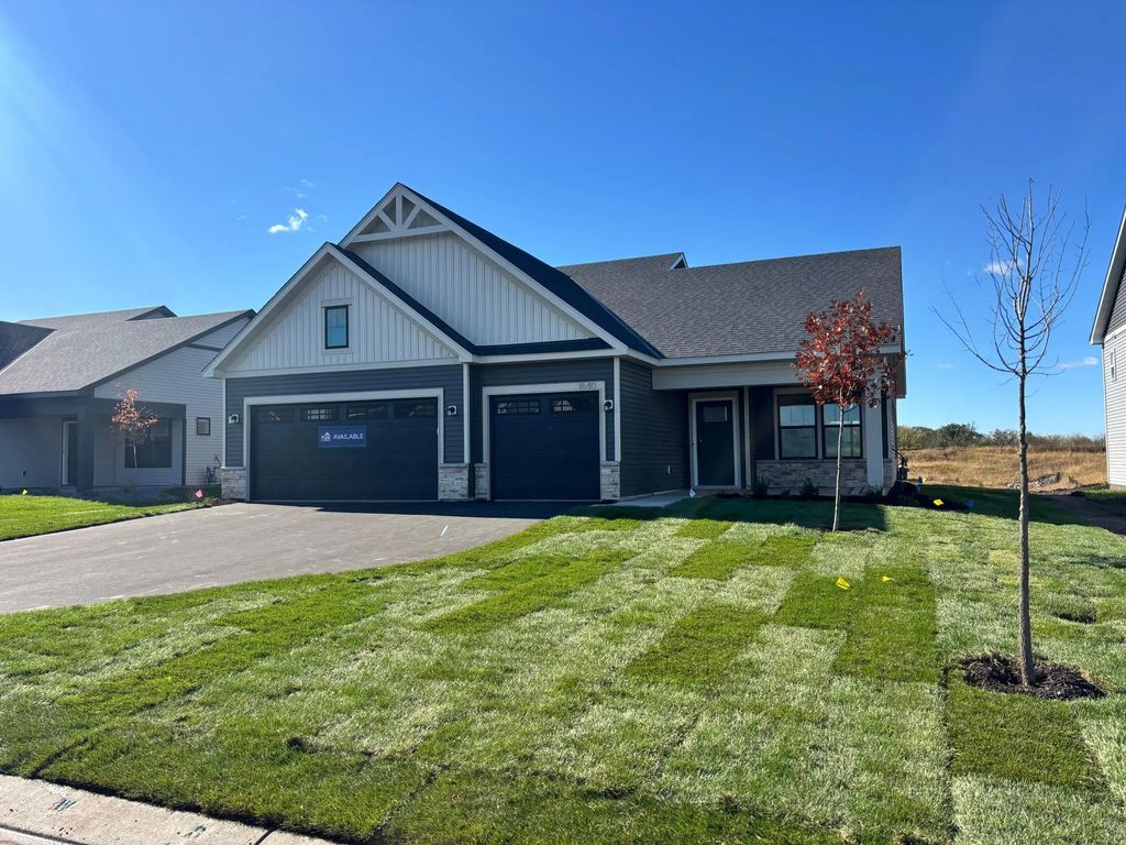 1640 Lund Way, Shakopee