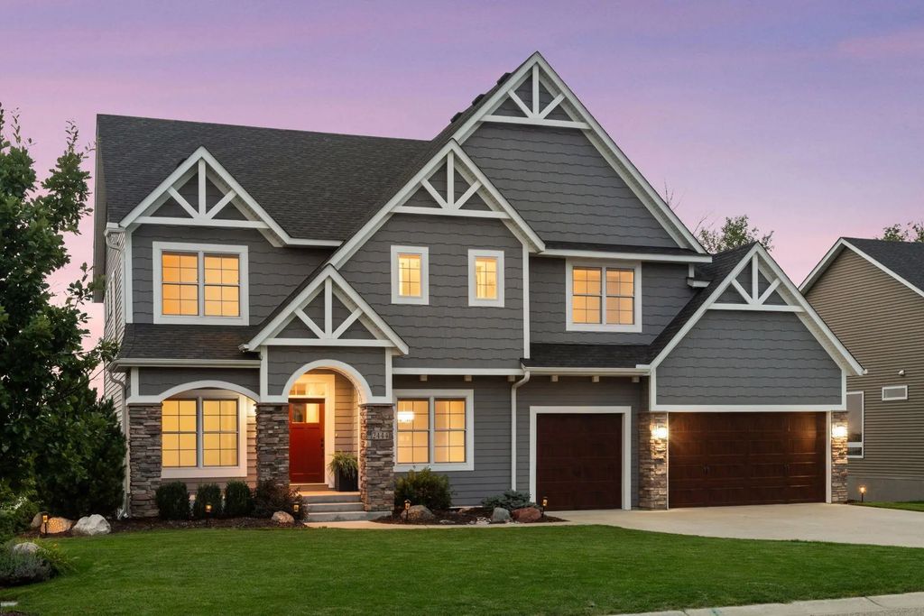 2444 Woods Drive, Victoria