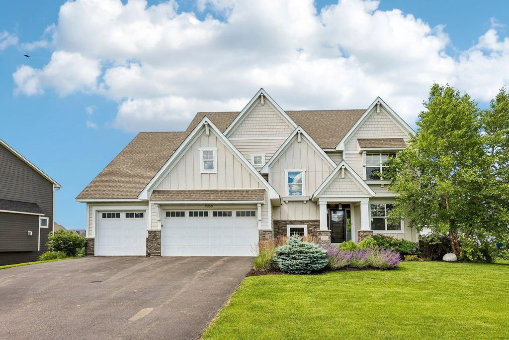 9058 Bur Oak Road, Woodbury
