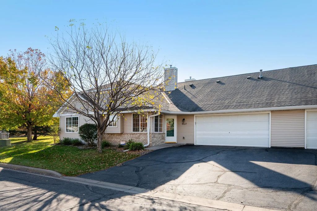 8627 Prestwick Lane N, Brooklyn Park