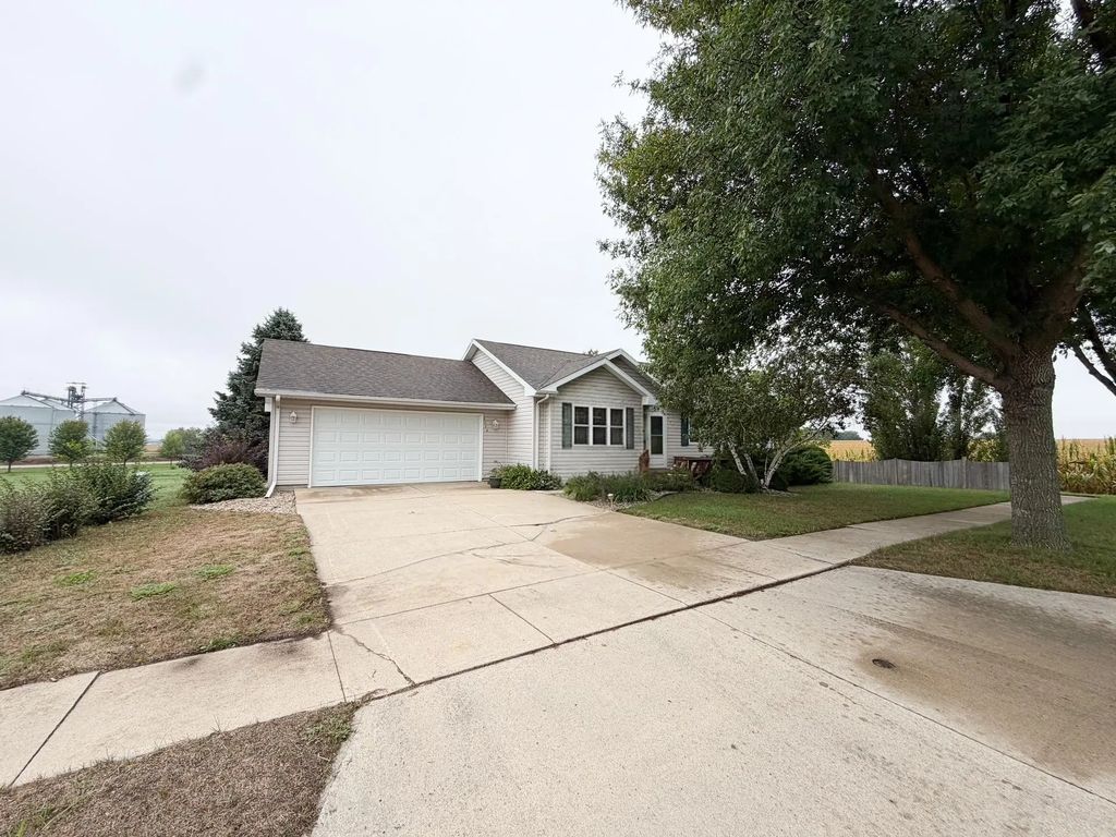 1112 Cherry Drive, Luverne