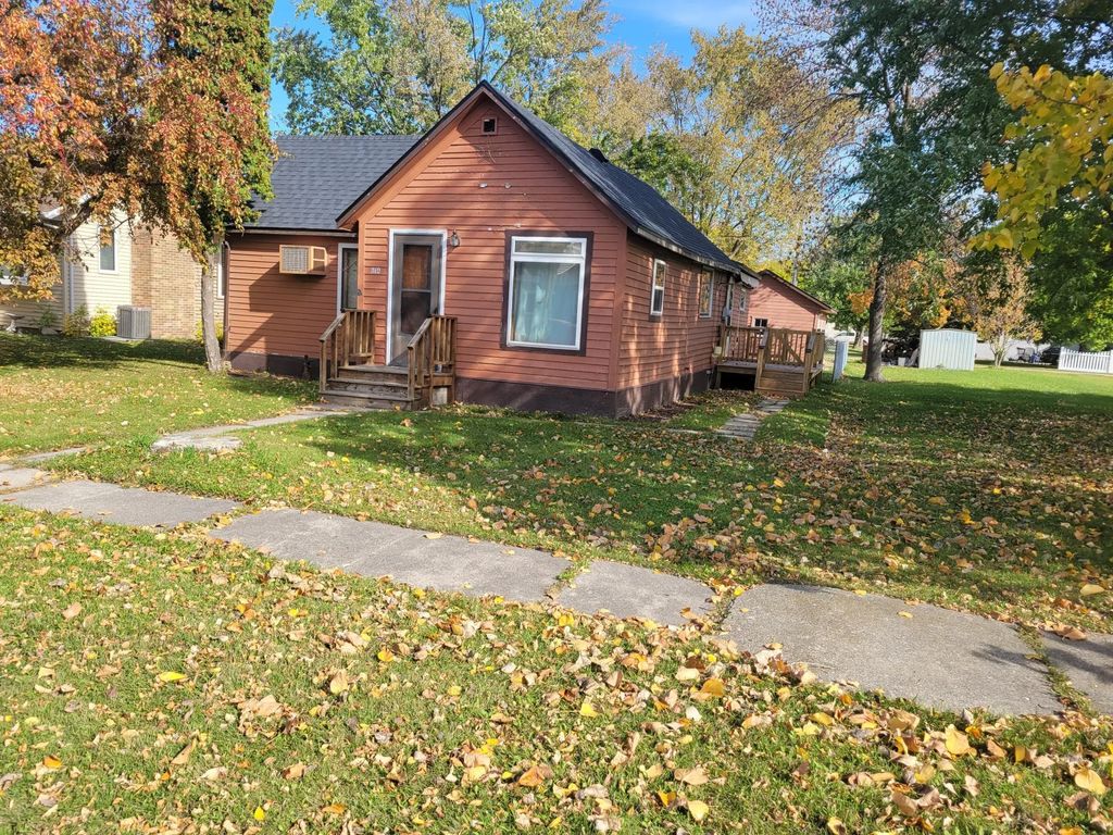 614 S Douglas Avenue, Hallock