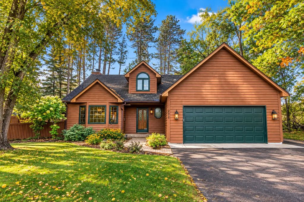 202 Robert Street, Mahtomedi