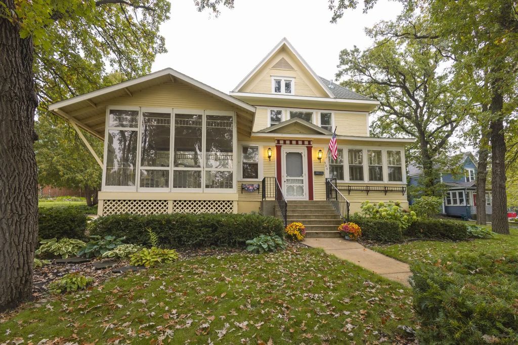 504 E Lakeside Drive, Fergus Falls