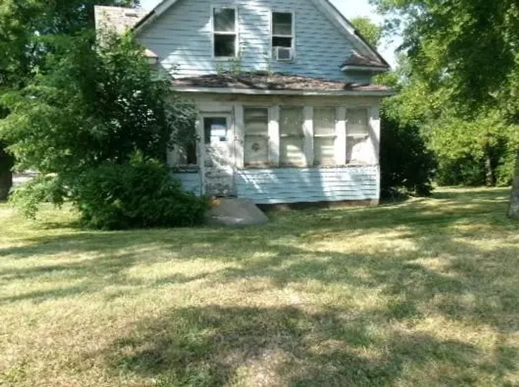 202 Elm Avenue Se, Renville
