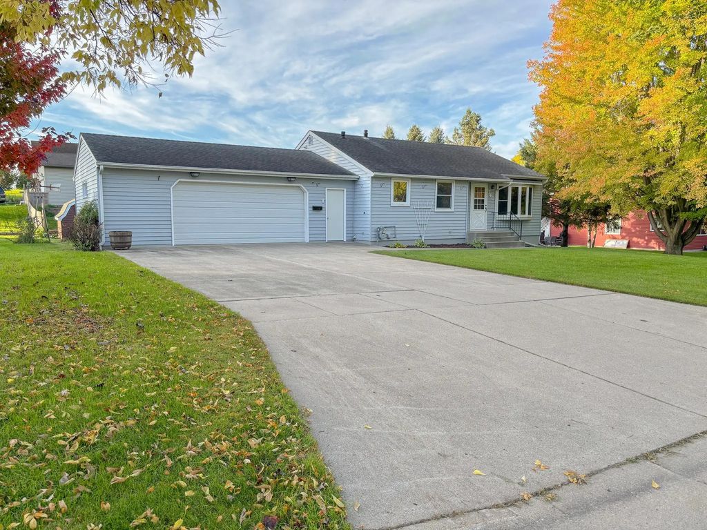 740 E Gustavus Avenue, Fergus Falls