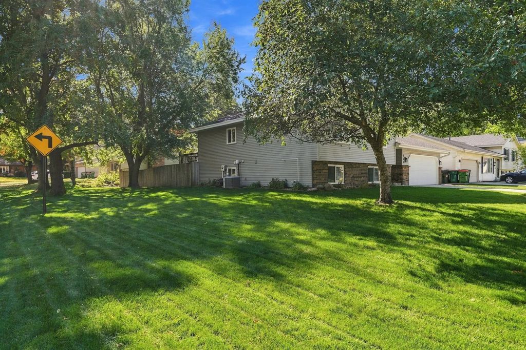756 97th Lane Ne, Blaine