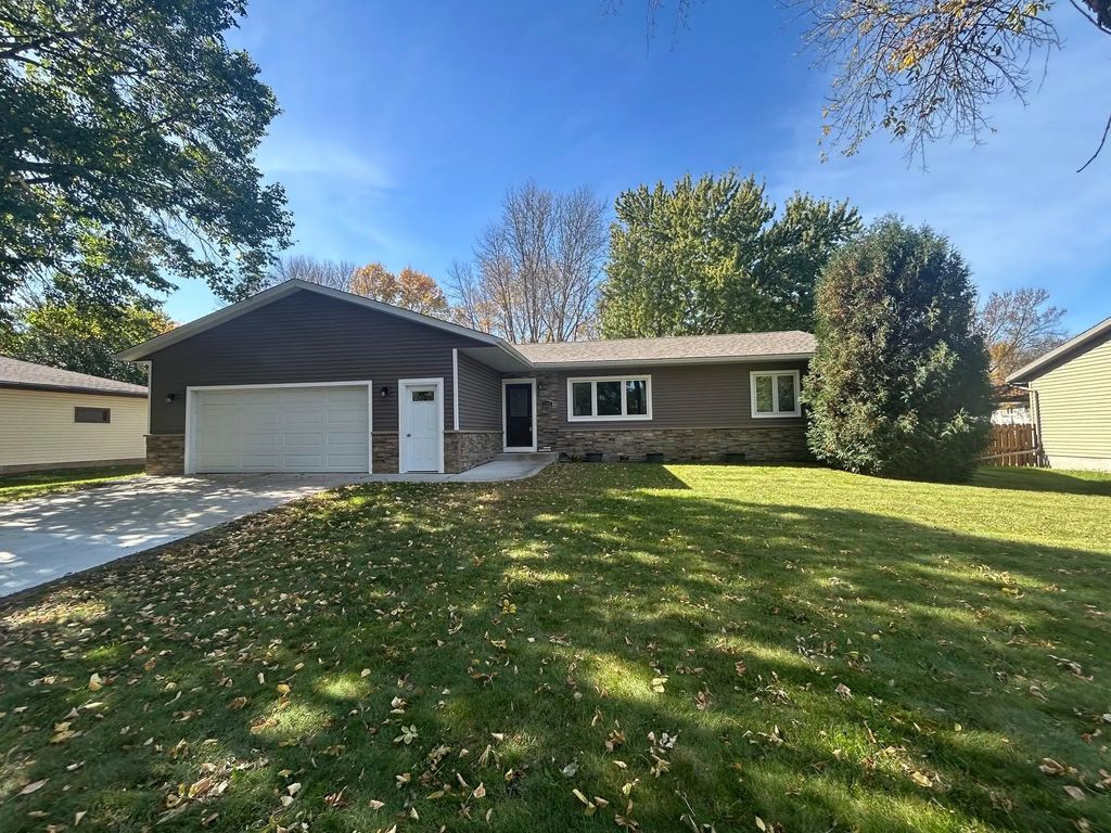 1100 Columbine Drive, Marshall