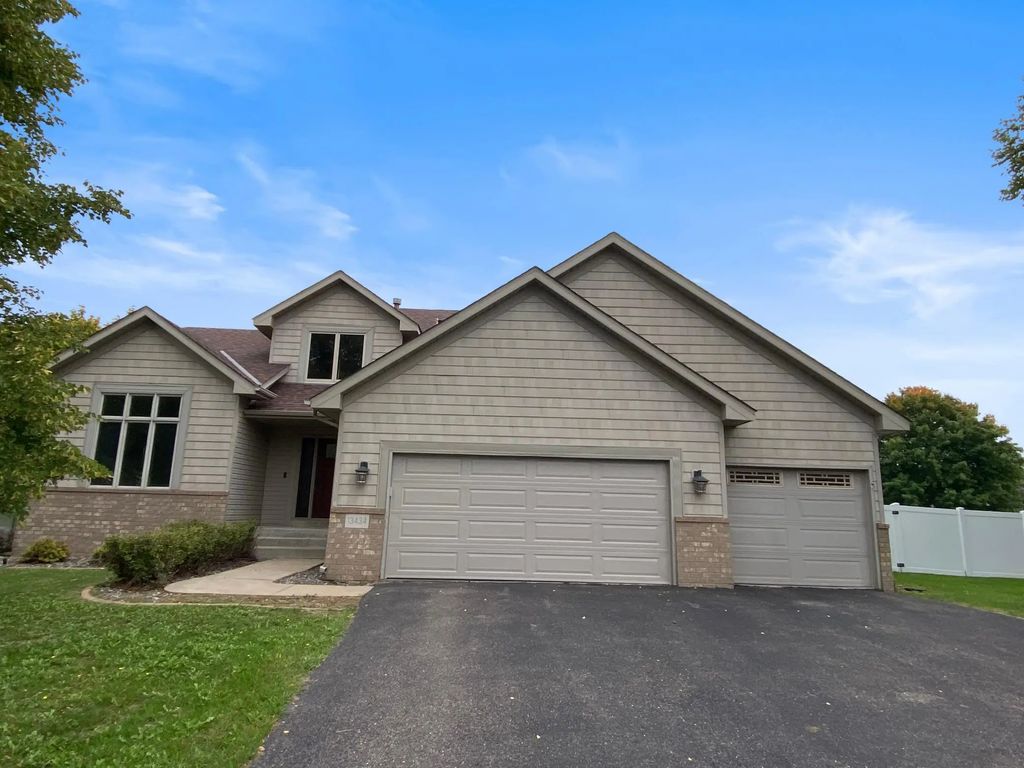13434 Oakwood Drive, Rogers