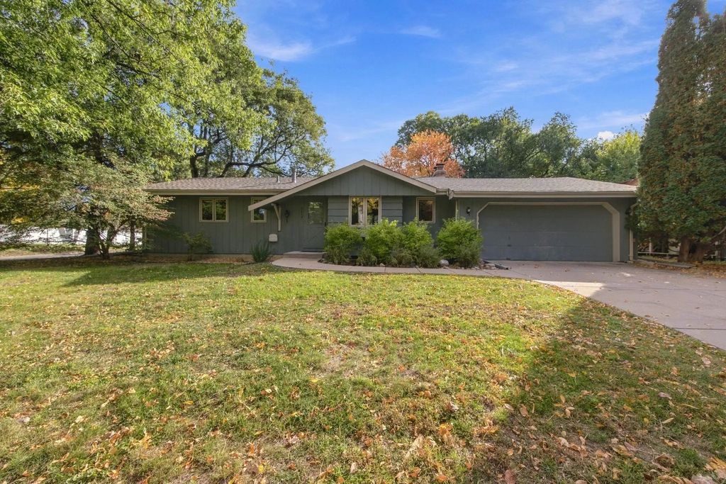 4664 Hillsboro Avenue N, New Hope