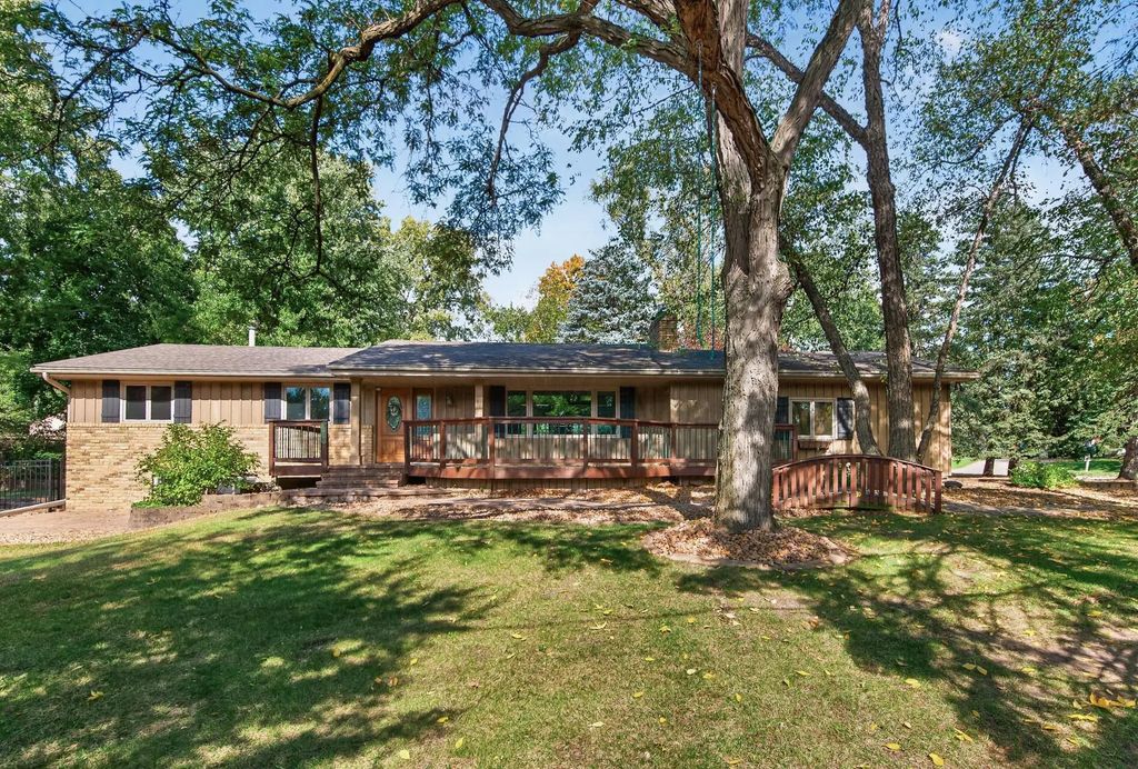 12760 Roberts Drive, Eden Prairie