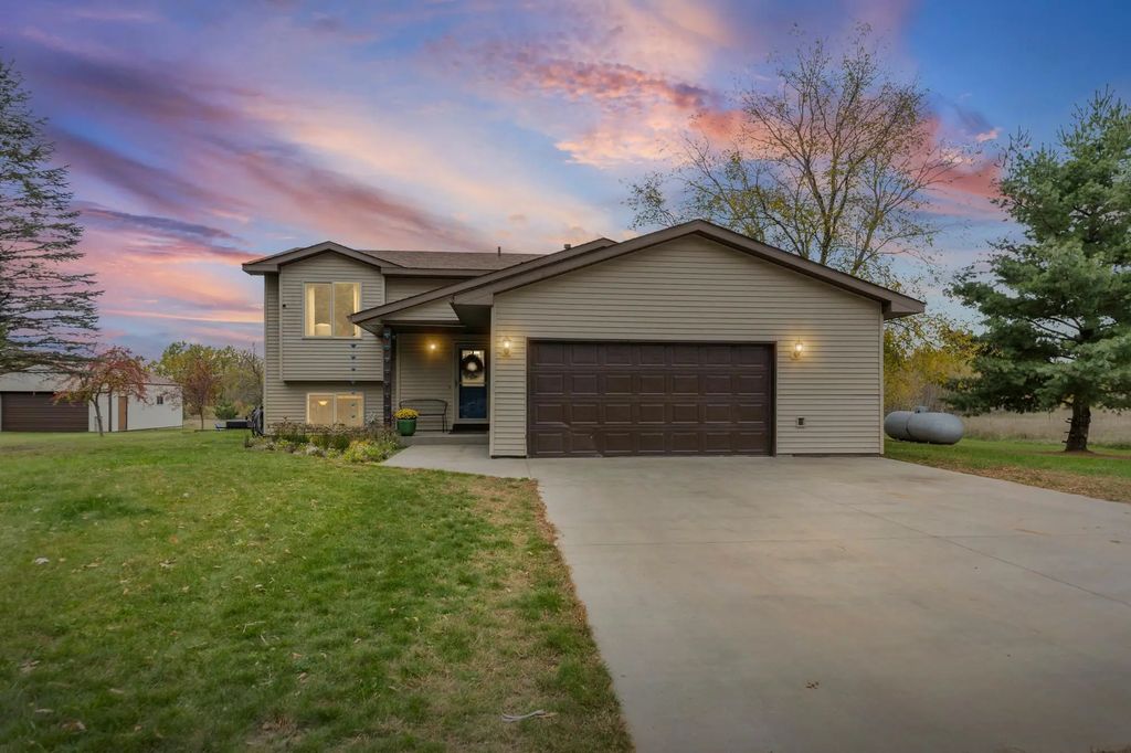 5602 285th Avenue Nw, Isanti