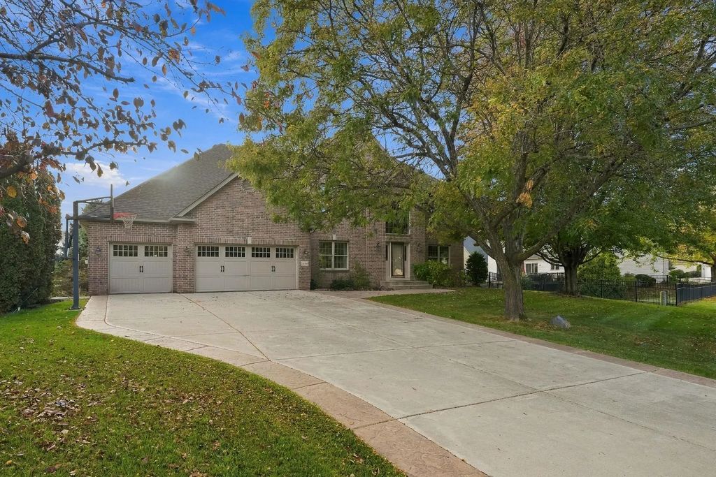 1400 Larkspur Drive, Woodbury