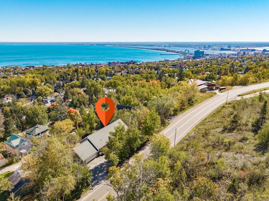 1424 E Skyline Parkway, Duluth