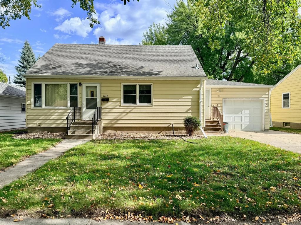 1114 10 1/2 Street N, Moorhead